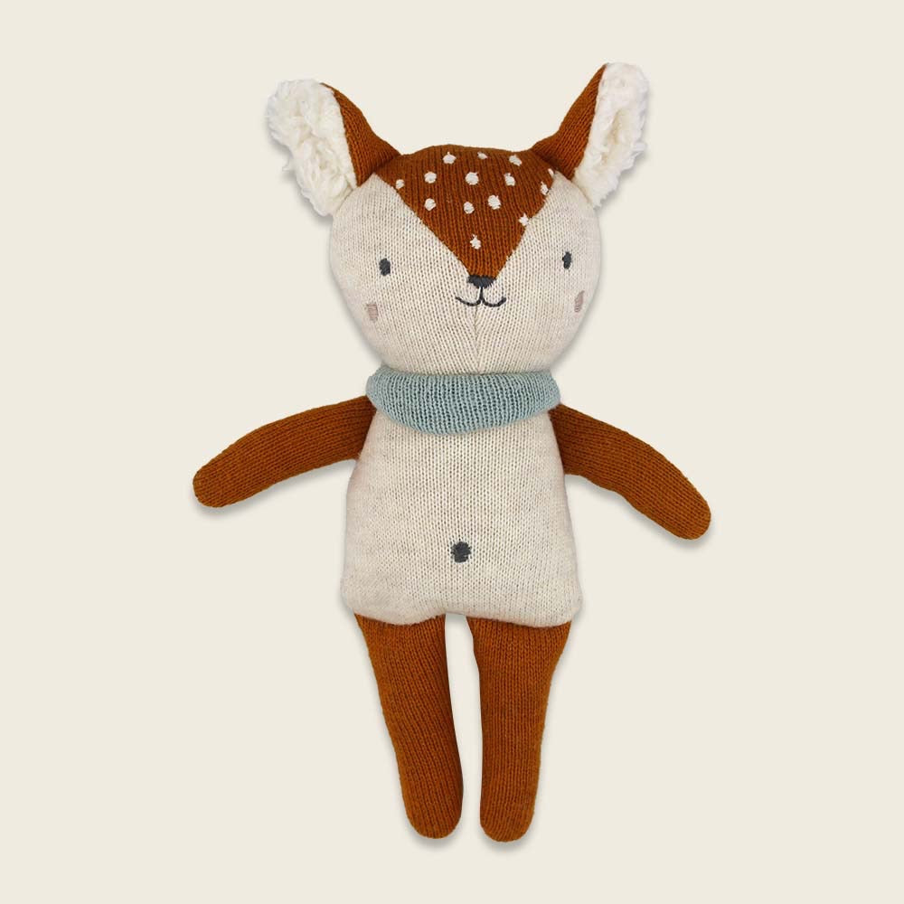 Ava & Yves - Babyrassel Reh mit Halstuch, rehbraun/natur