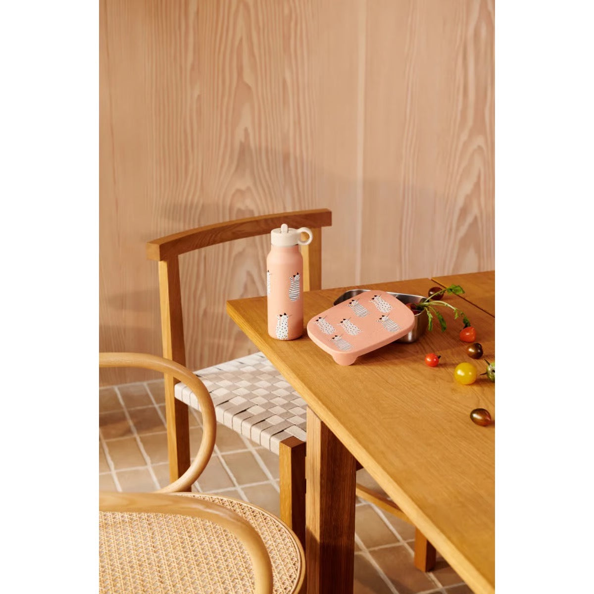 Arthur Lunchbox, Cat Tuscany Rose