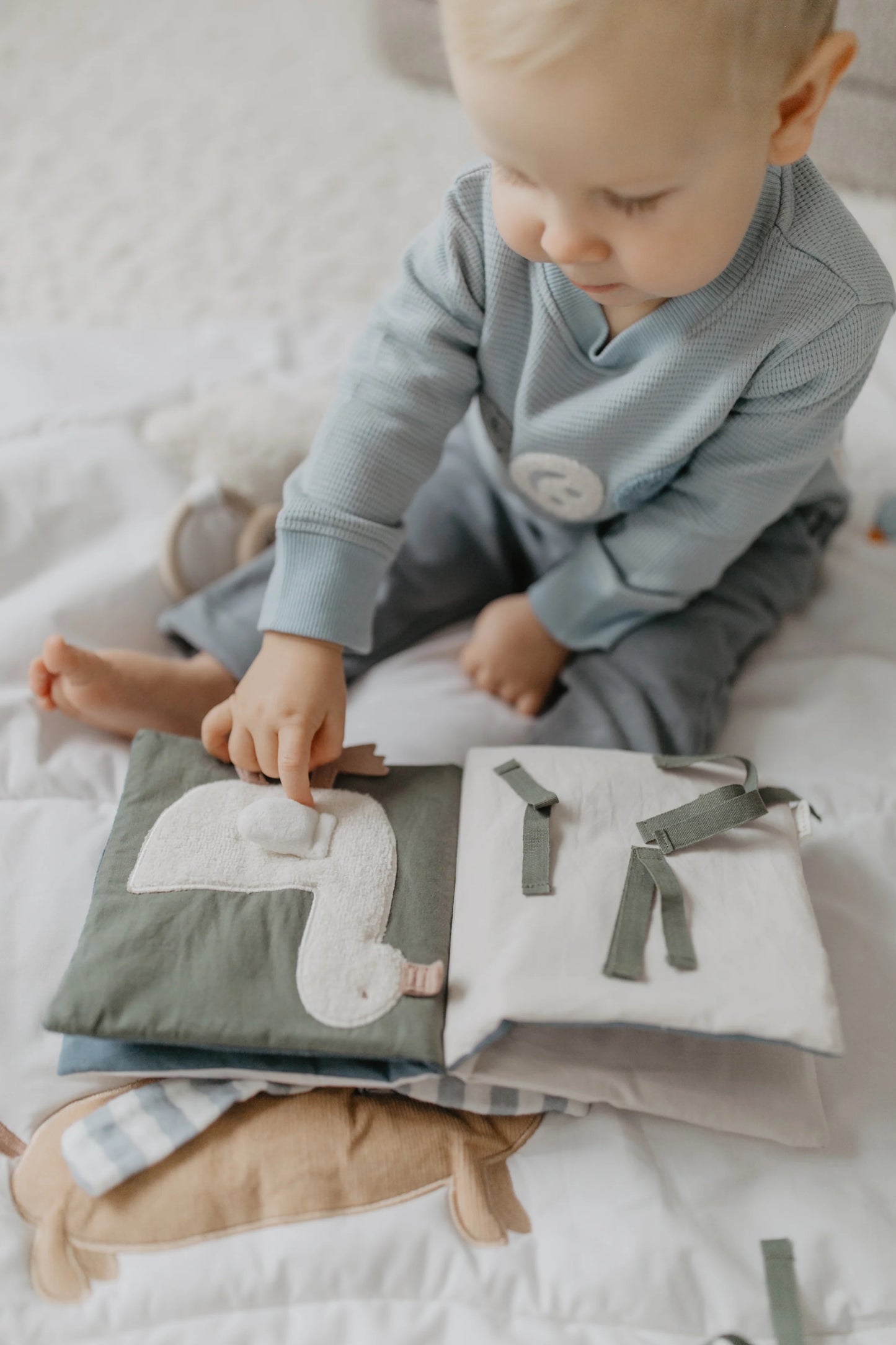 LEEVJE - KNISTERBUCH 'DOG'