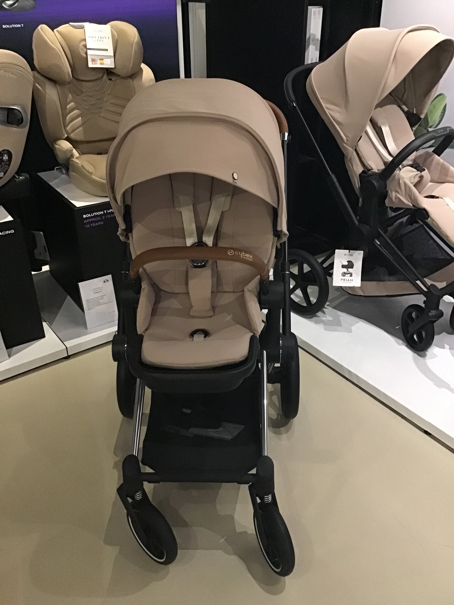 Angebot! CYBEX Priam 2025 - Gestell in Chrome / Griff braun incl. Sitzeinheit in Cozy Beige