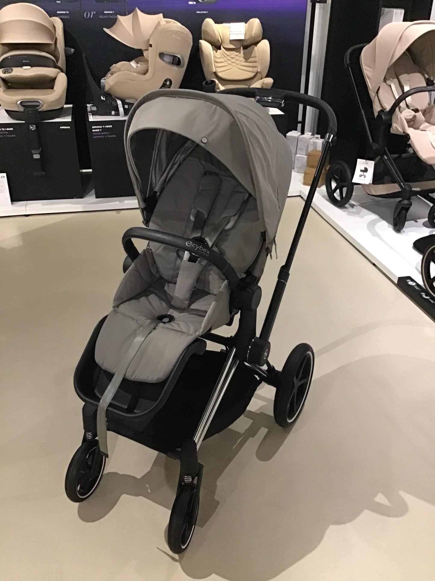 Angebot! CYBEX Priam 2025 - Gestell in Chrome Lux incl. Sitzeinheit in grau
