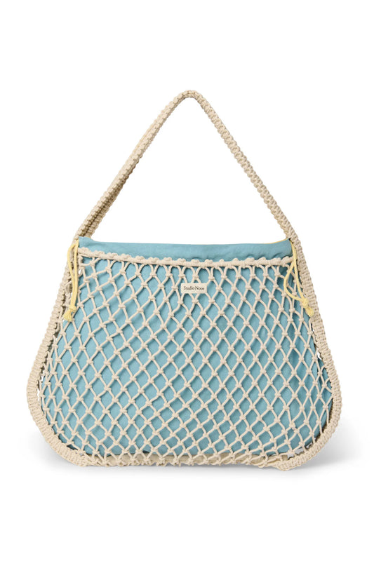 Studio Noos - Macramé Mom-Bag in Natur mit Wende-Inlay in Blau-Gelb