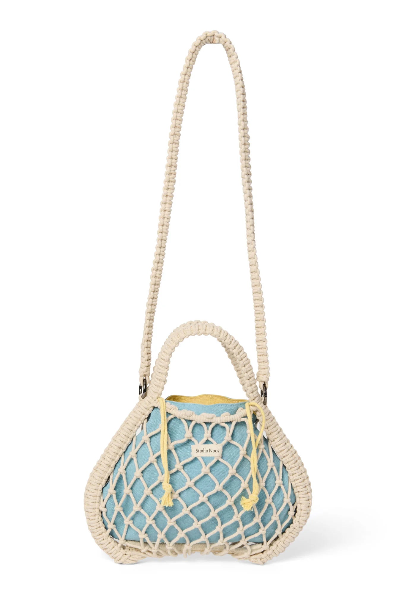 Studio Noos - Mini-Handtasche aus Makramee in Natur mit Wende-Inlay in Blau-Gelb