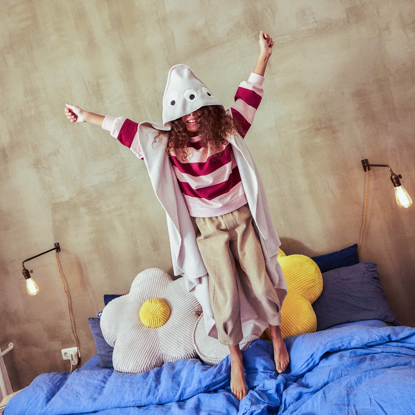 Kooja - Poncho "Boo" – Almond Milk