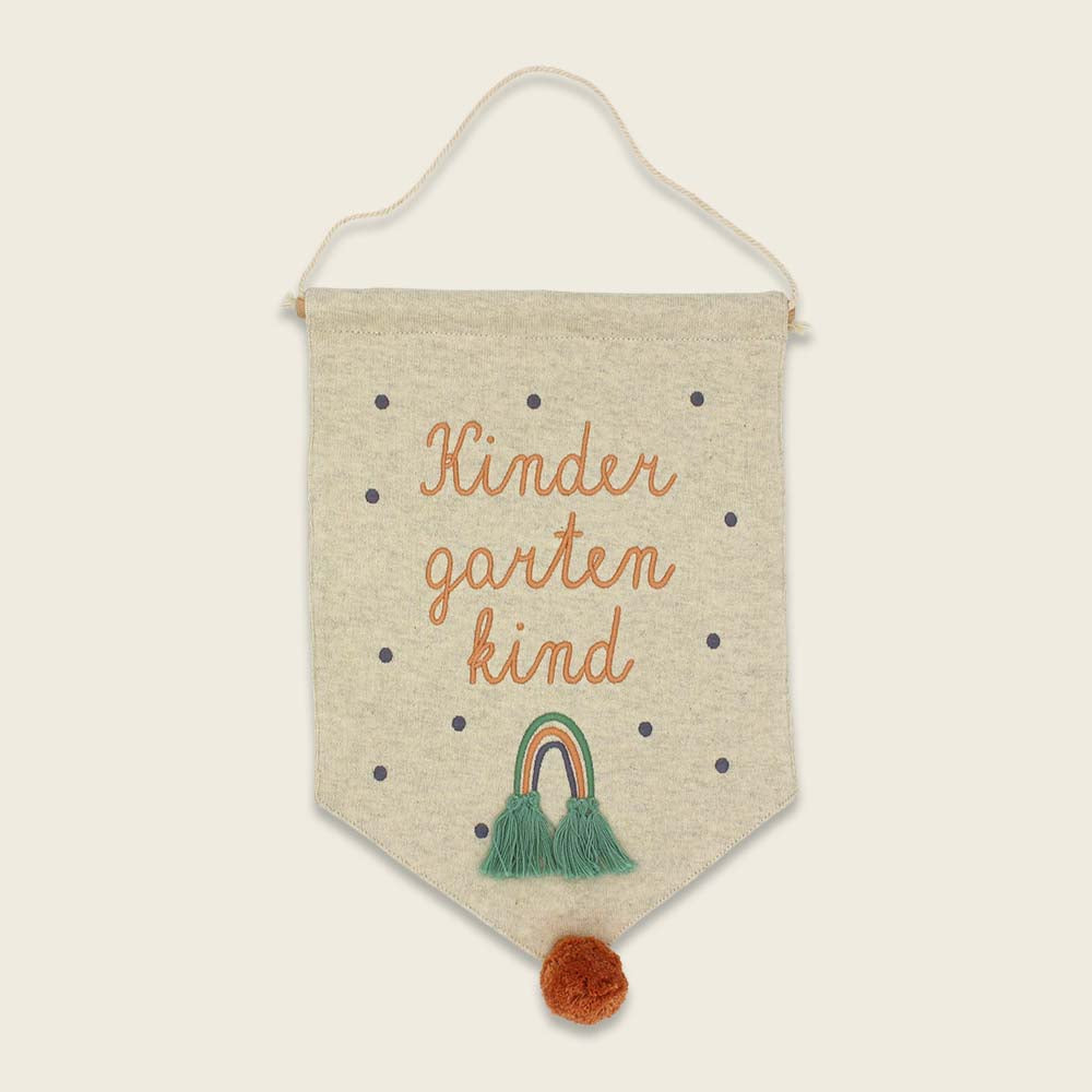Ava & Yves - Wandbehang Regenbogen „Kindergartenkind“, off white