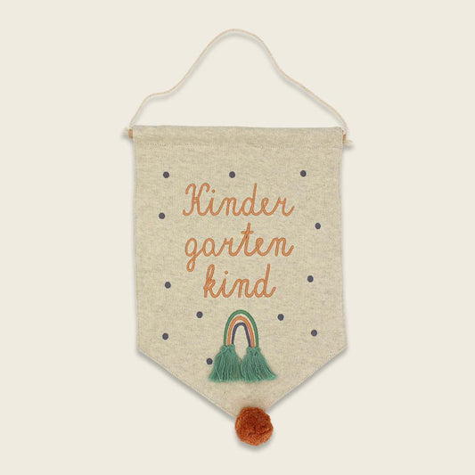 Ava & Yves - Wandbehang Regenbogen „Kindergartenkind“, off white