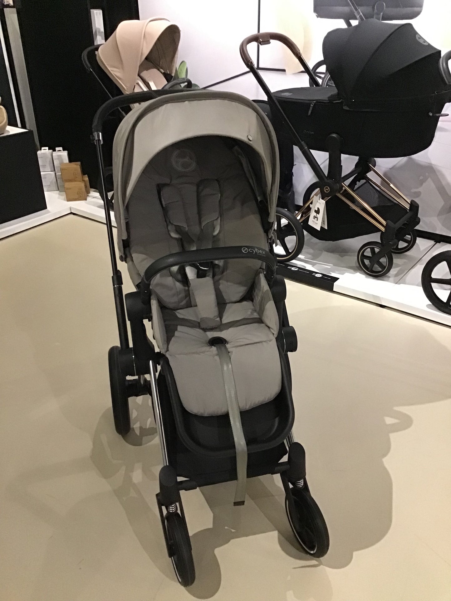 Angebot! CYBEX Priam 2025 - Gestell in Chrome Lux incl. Sitzeinheit in grau