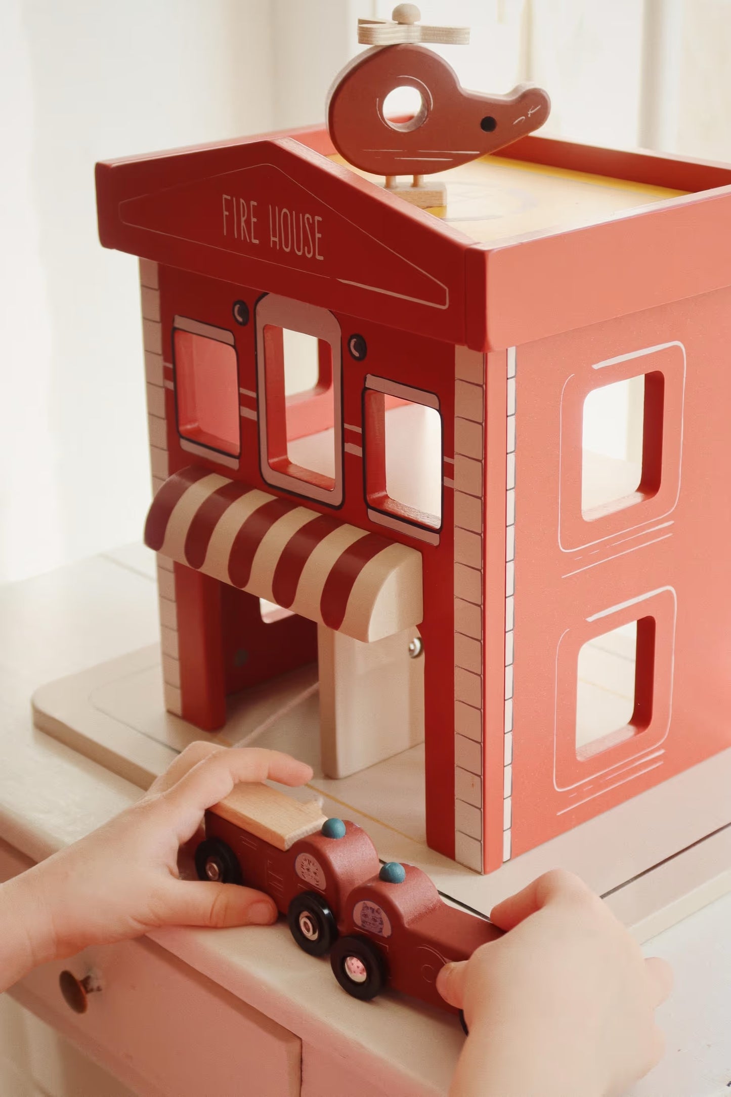 Konges Sløjd Feuerwache aus Holz