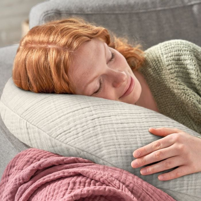 Der Musselinmond Kuschel- und Stillkissen | 192 Sandbeige