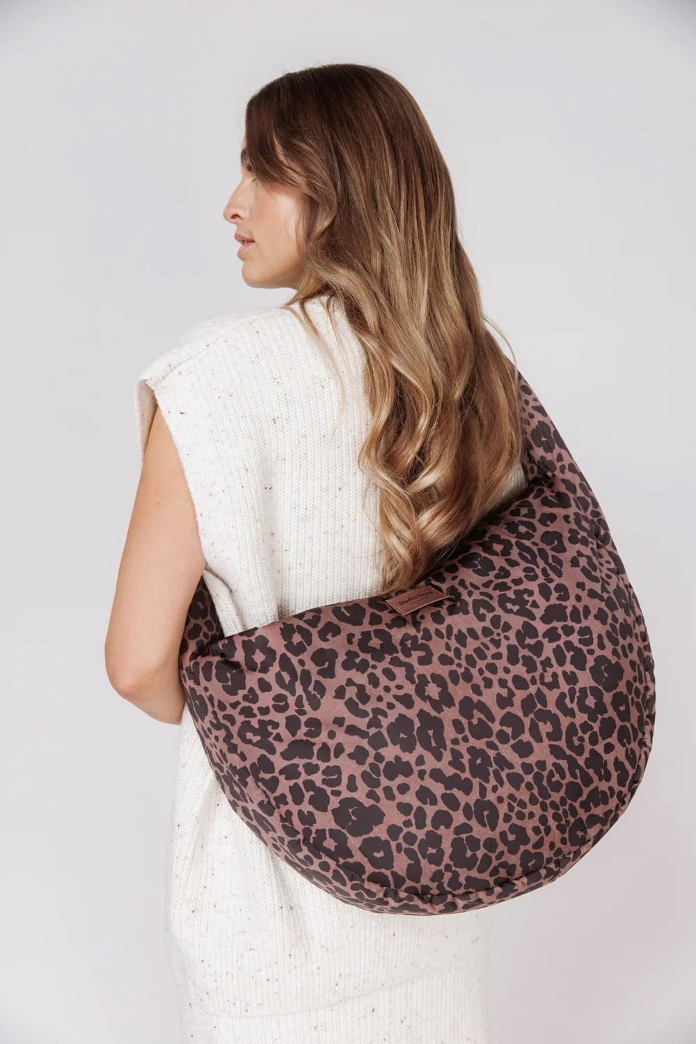 Studio Noos - Red Leopard Puffy-Umhängetasche