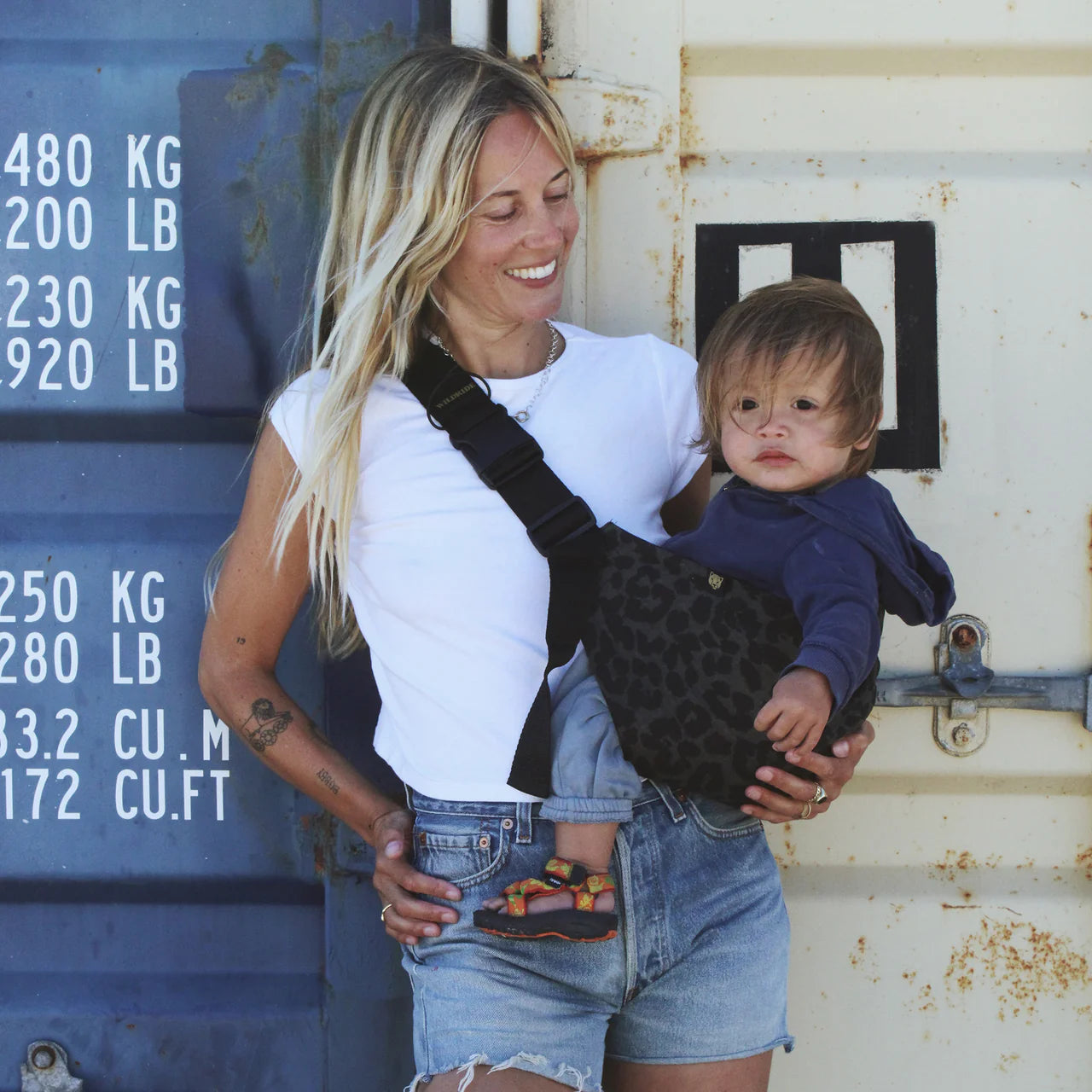 Wildride - Kleinkindtrage Leoparden, Muster grau